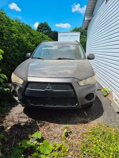 257000 kms vient avec 4 autres pneus , pneu d'été bon pour une saison, et les pneus d'hiver presque...
