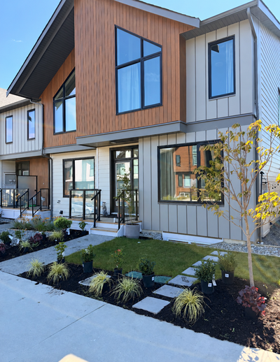 Beautiful 3 bed plus den, 2.5 bath corner home for rent in Royal Bay. 1,806 sq ft across two levels,...