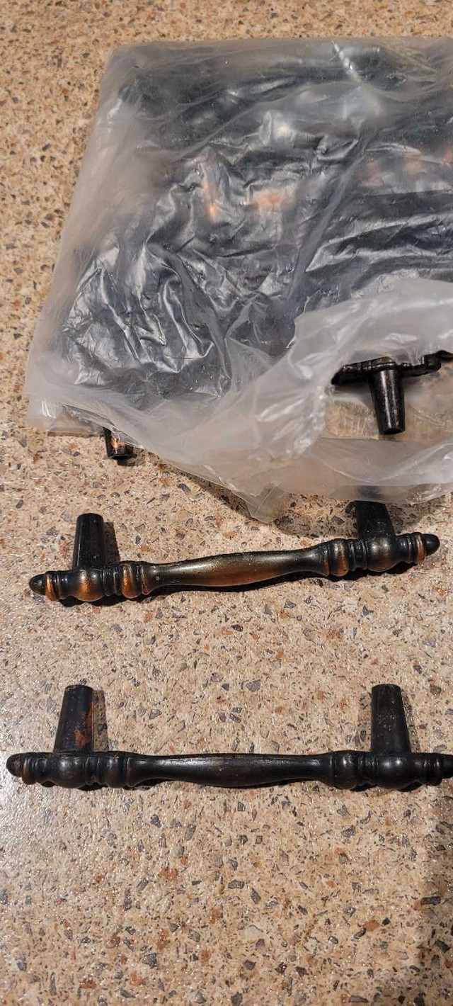 Cabinet Handles/ Poignée pour armoire dans Buffets et vaisseliers  à Laval/Rive Nord - Image 3