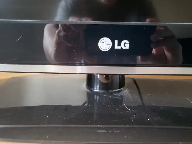 32 inch TV LG not smart TV stand Sony dvd player in TVs in Ottawa - Image 3