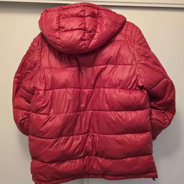 GUESS Men's Mid-Weight Puffer Jacket (Large) – Warm & Stylish! in Men's in Mississauga / Peel Region - Image 3