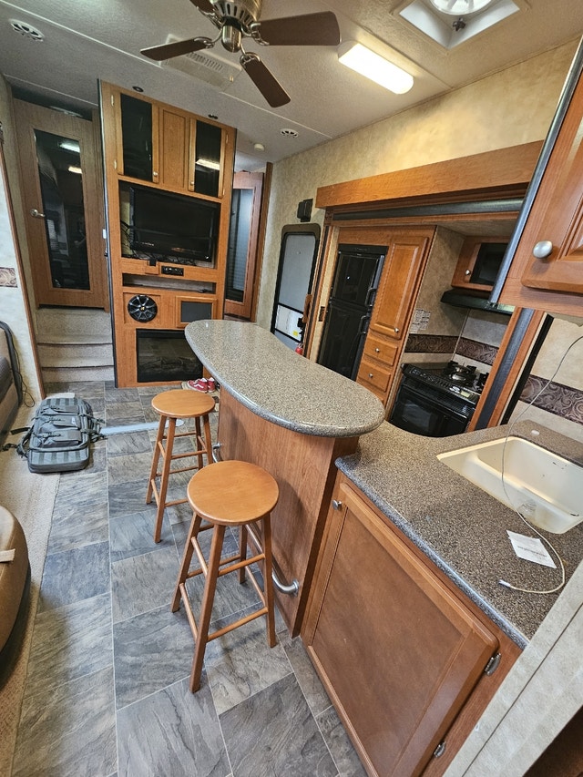 2011 XTR TOY HAULER TRIAXLE 40ft all Season Travel Trailers