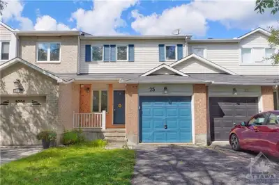 Townhome available for rent in Kanata North. 3 Beds, 1.5 Bathroom, 1 Car garage available for rent f...