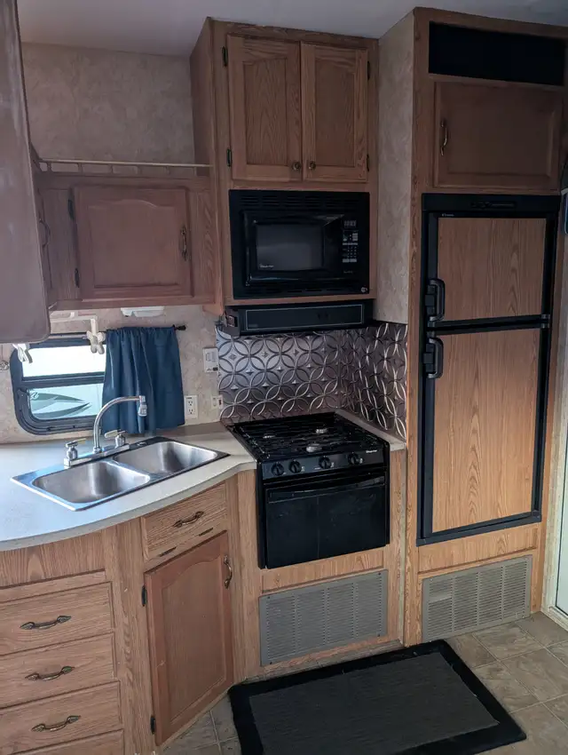 2006 Fifth Wheel Toy Hauler - $10,000 or best offer in Travel Trailers & Campers in London - Image 6