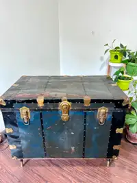 Coffre valise antique avec pates