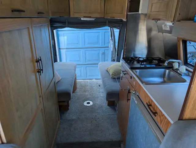 1989 dodge b250 fuel injected campervan  in RVs & Motorhomes in Kamloops - Image 5