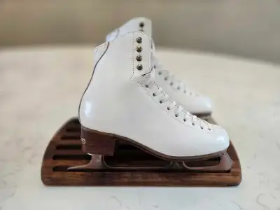 Jackson Freestyle 2070, Size 6, Leather Figure Skate, View more