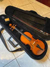 1/4 kids Aria violin in hard case.