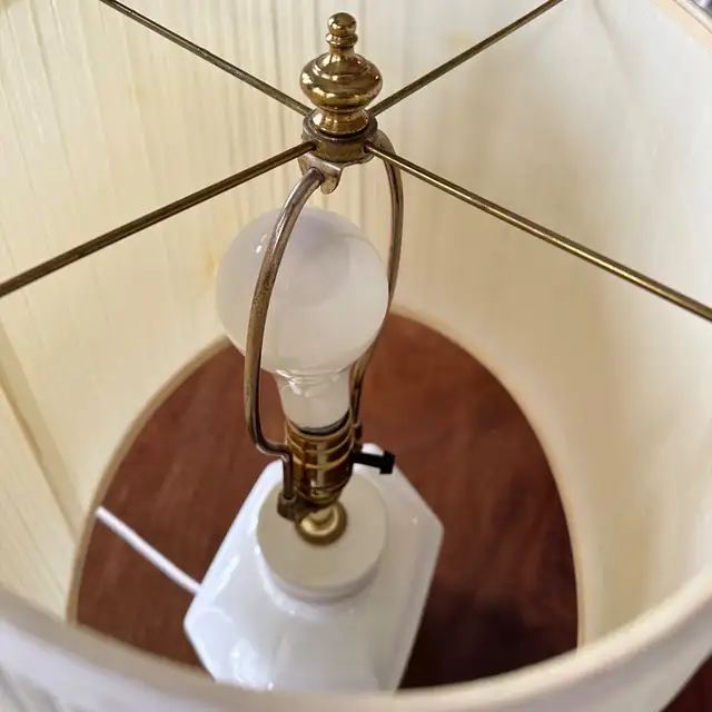 Vintage table lamp in Indoor Lighting & Fans in City of Toronto - Image 6