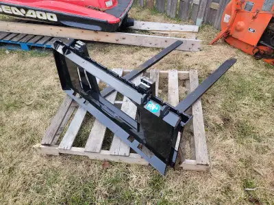 RTF brand 2000 lb 48" pallet fork attachment with skid steer quick attach 950 firm, pickup in Chelms...