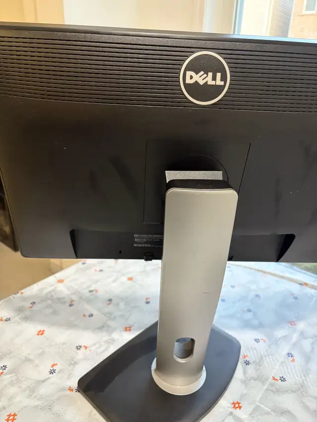 Dell 19” Monitor in Monitors in Kitchener / Waterloo - Image 4