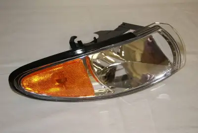 PONTIAC GRAND PRIX 1997-2003 CORNER LIGHT - PARK / SIGNAL / MARKER LAMP RIGHT HAND SIDE - BRAND NEW...