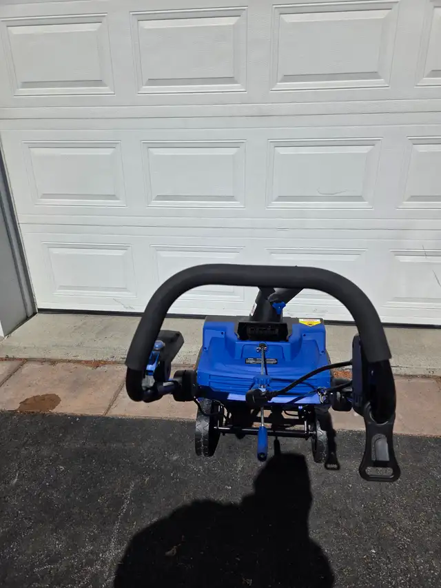 Souffleuse électrique Snow Joe 21`` in Lawnmowers & Leaf Blowers in West Island - Image 4