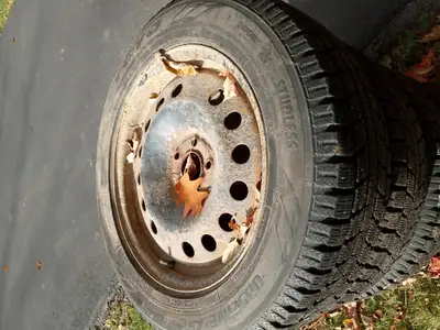 4 winter tire's and rims 225/60/R17 lot's of tread,rims rusty Off a Ford escape