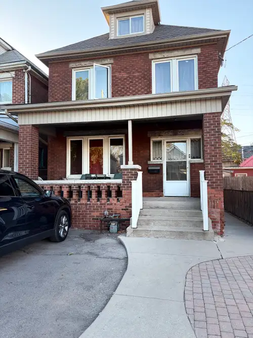 Two bedroom apartment on second floor -UTILITIES ARE INCLUDED (capped) -Nice size eat in kitchen -Ba...