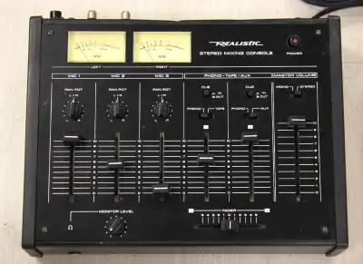 Stereo Mixing Console / pre-amp - Realistic, View more