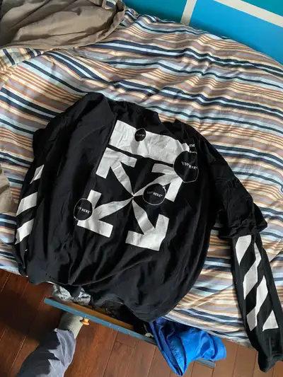 Hey way too big for me! Authentic!