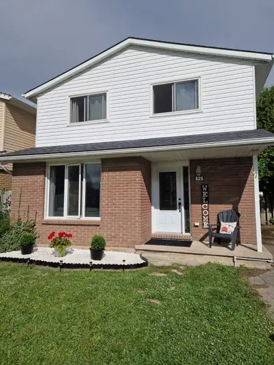 This charming and well-maintained house in Kincardine offers a comfortable living space, featuring a...