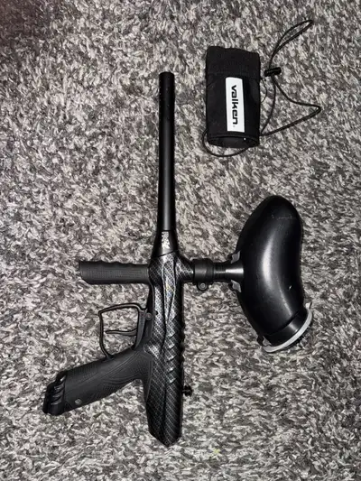 Great condition Carbon fiber paintball gun 150$ OBO need gone don’t use