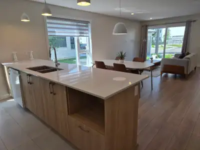 Appartement semi-meublé moderne et élégant à Cowansville Découvrez un appartement élégant, épuré et...