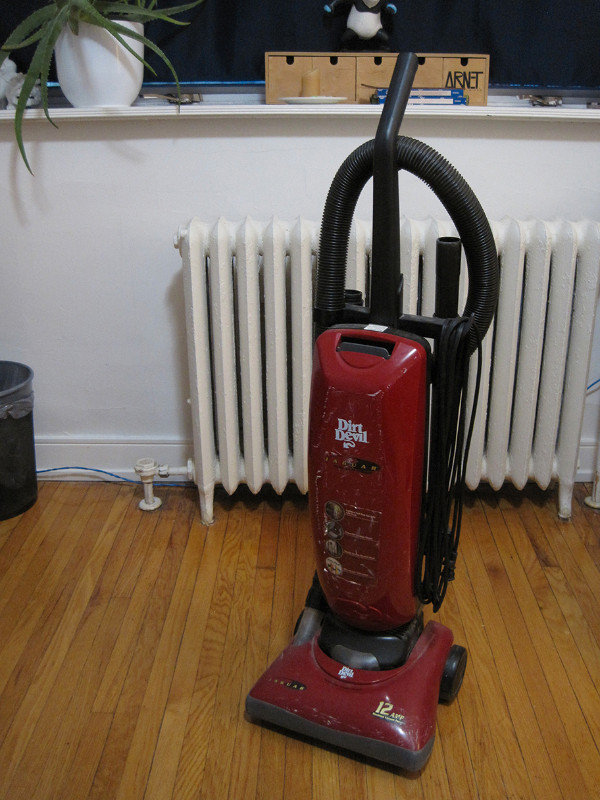 Dirt Devil Bagged Upright Vacuum in Vacuums in City of Toronto
