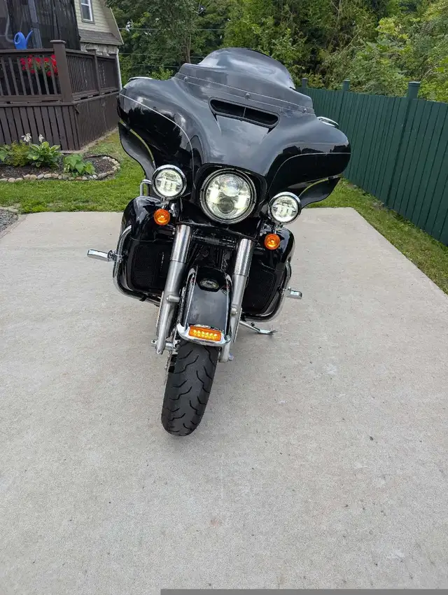 Harley Davidson FLHTK 2014 in Touring in Québec City - Image 7