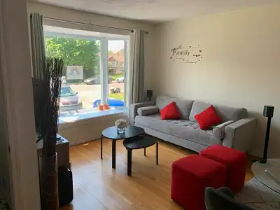 5.5 RDC 3PLEX RENOVÉ AIR CLIM,  3 ch,1 SDB + COUR @ 5MN 10/30