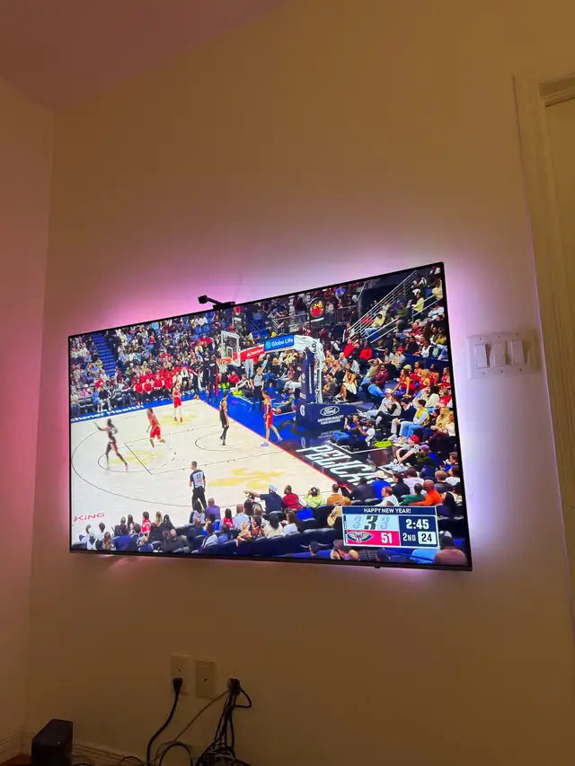 65” Samsung NU8000 in TVs in City of Toronto - Image 3