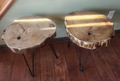 Deux petites tables rustique en noyer, View more