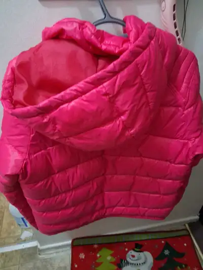 MED WOMANS GUESS COAT, View more