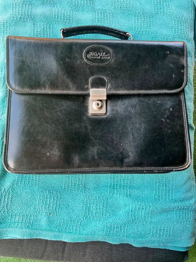 Black leather Bugatti briefcase with multiple compartments in Bags & Luggage in Vancouver - Image 2