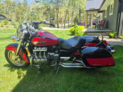 Honda valkyrie tourer ,straight pipes, fluids and brakes done, cash as is