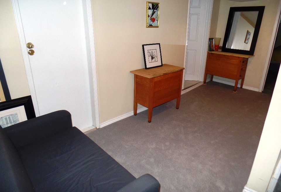 Large Spacious Two Bedroom Apartment With Backyard And Parking 3