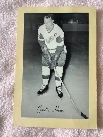 GORDIE HOWE - DETRIOT RED WINGS "BEEHIVE PHOTO", View more
