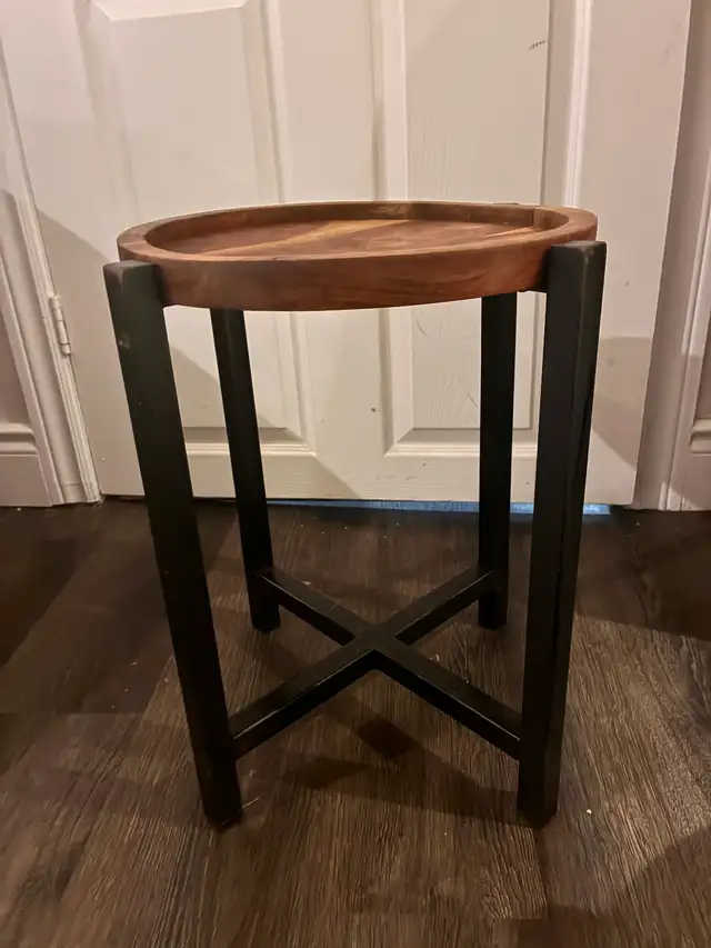 Pair of Round Wooden Side Tables in Coffee Tables in Hamilton - Image 5
