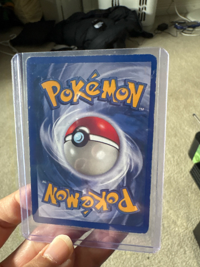 mewtwo 10/102 1995 Reverse Holo Rare in Toys & Games in Ottawa - Image 2