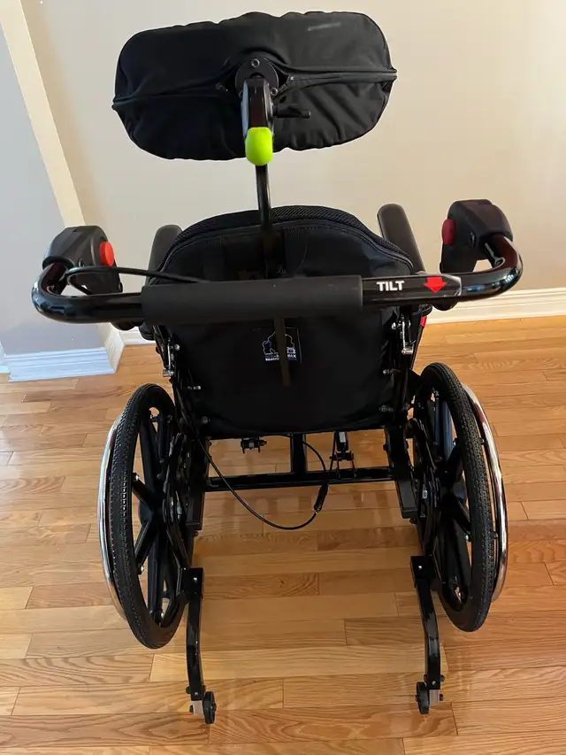 Wheelchair in New Condition in Health & Special Needs in Ottawa - Image 5