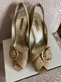 Size 10 Suede high heels. Beige chunky heels comfortable $25