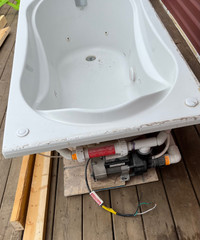 Jetted bathtub air sale. Excellent shape. 