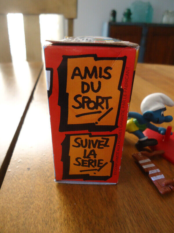 Super-Schtroumpfs Saut à Obstacles  Boîte  Smurf Hurdle Jumper dans Art et objets de collection  à Ville de Québec - Image 2