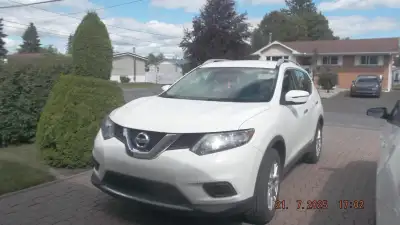 Nissan Rogue 2016 de couleur blanche. 95,000. Kilo .a/c automatique Transmission remplacer chez Niss...