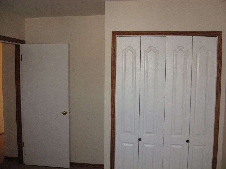2 Bedroom basement in collingwood area 5