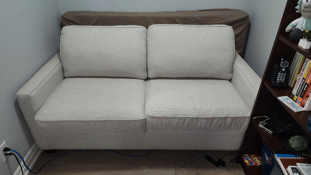 White pull out couch. in Couches & Futons in City of Toronto - Image 3