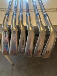 Golf Clubs - Full Set. Incl Clubs, Golf Towel, Tees and Balls