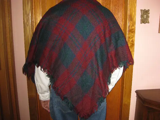 JACKET SPORT AVEC POCHETTE - CROCS - PARAPLUIES -TUQUES MITAINES in Other in Laval / North Shore - Image 7