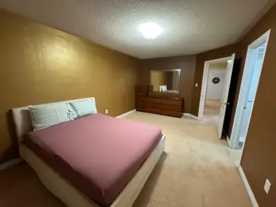 Private Room in Shared Home – Quiet Neighbourhood