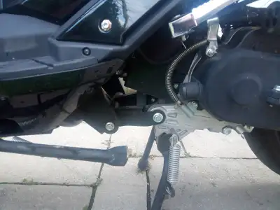 à vendre- scooter 4 temps 50cc. jamais modifier. très bon état. 514-431-8712 pour plus d'information...