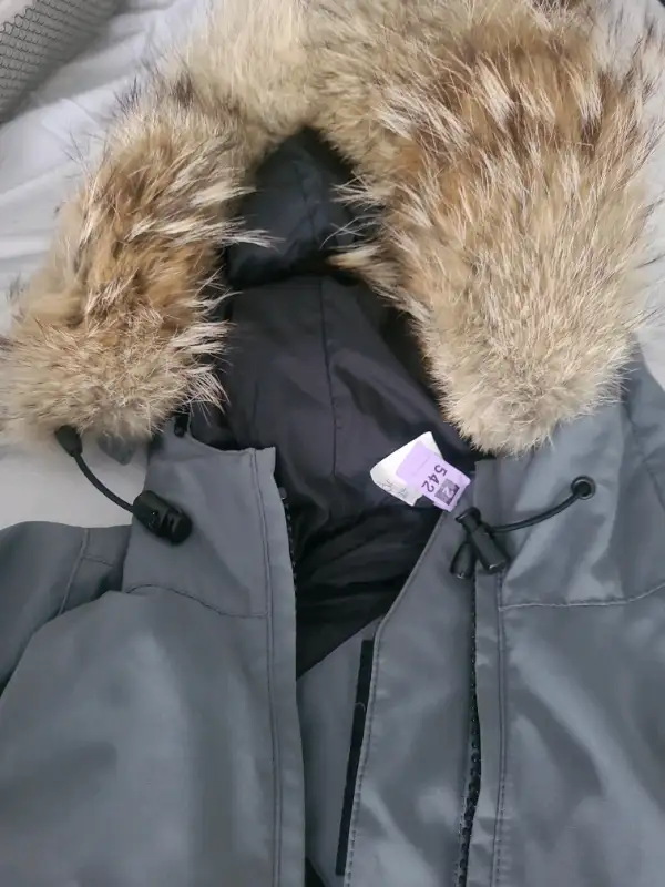 Canada Goose Whistler Parka - Grey Size XXS in Other in Ottawa - Image 4