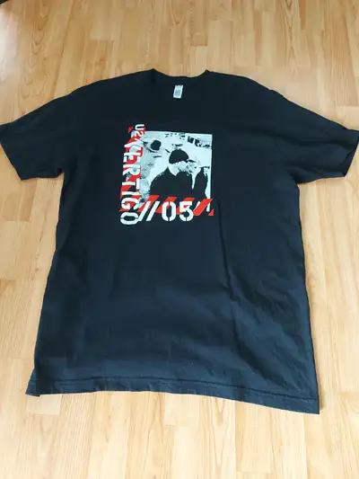 This shirt has been worn but it's in great condition with no rips or holes. Please message me with a...