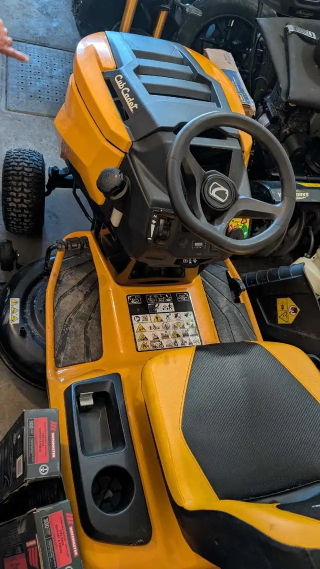 Tracteur Club Cadet XT1 in Lawnmowers & Leaf Blowers in Longueuil / South Shore - Image 3